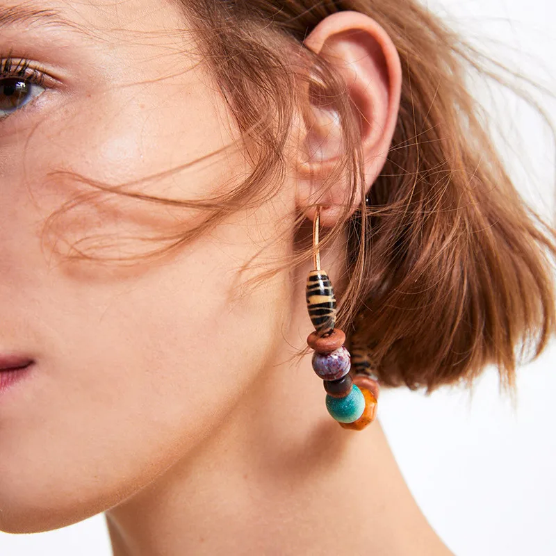 TTLIFE 2020 Alloy Ring Wood Beads Boho Hanging Drops Earring Vintage Ethnic Natural Stone Dangle Earrings Women Jewelry
TTLIFE 2020 Alloy Ring Wood Beads Boho Hanging Drops Earring Vintage Ethnic Natural Stone Dangle Earrings Women Jewelry