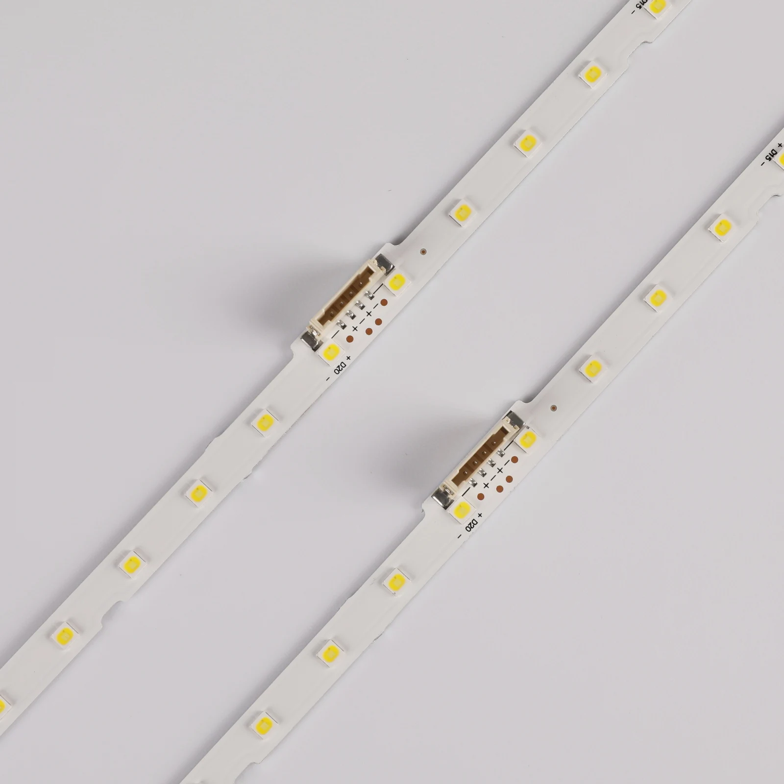 LED Backlight strip bar 38 lamp for UE49NU7140 AOT_49_NU7300_NU7100_2X38_3030C_d6t-2d1_19S2P UE49NU7100 BN61-15483A LM41-00557A
LED Backlight strip bar 38 lamp for UE49NU7140 AOT_49_NU7300_NU7100_2X38_3030C_d6t-2d1_19S2P UE49NU7100 BN61-15483A LM41-00557A