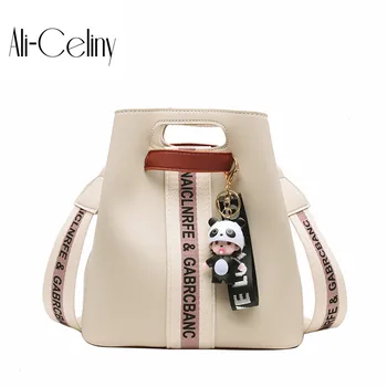 Brand Originality Design New 2019 New 9 fashion broadband color bucket bag Joker cartoon pendant shoulder bag handbag
Brand Originality Design New 2019 New 9 fashion broadband color bucket bag Joker cartoon pendant shoulder bag handbag