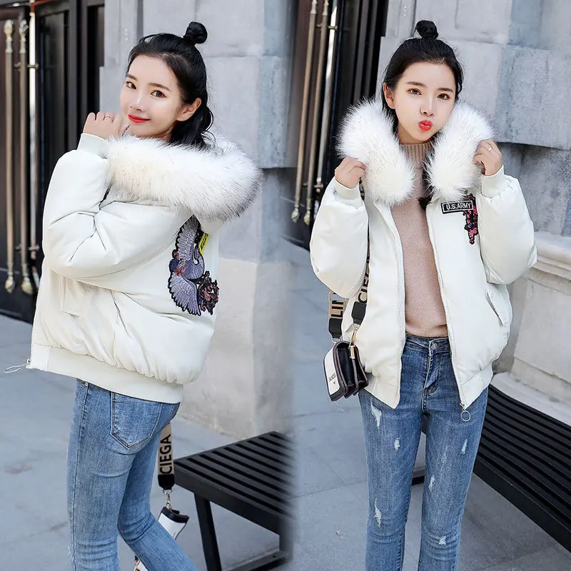 2018 Winter Ayfs3240 with Imitated Furs Women's Elegant Fashion Embroidery Short Hooded Cotton-padded Clothes
2018 Winter Ayfs3240 with Imitated Furs Women's Elegant Fashion Embroidery Short Hooded Cotton-padded Clothes