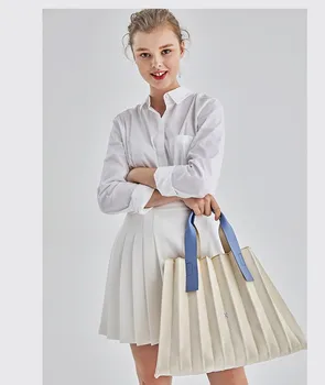 Early spring 2020 niche designers with the same style zheng simin with the same canvas fashion pleated organ bag versatile
Early spring 2020 niche designers with the same style zheng simin with the same canvas fashion pleated organ bag versatile