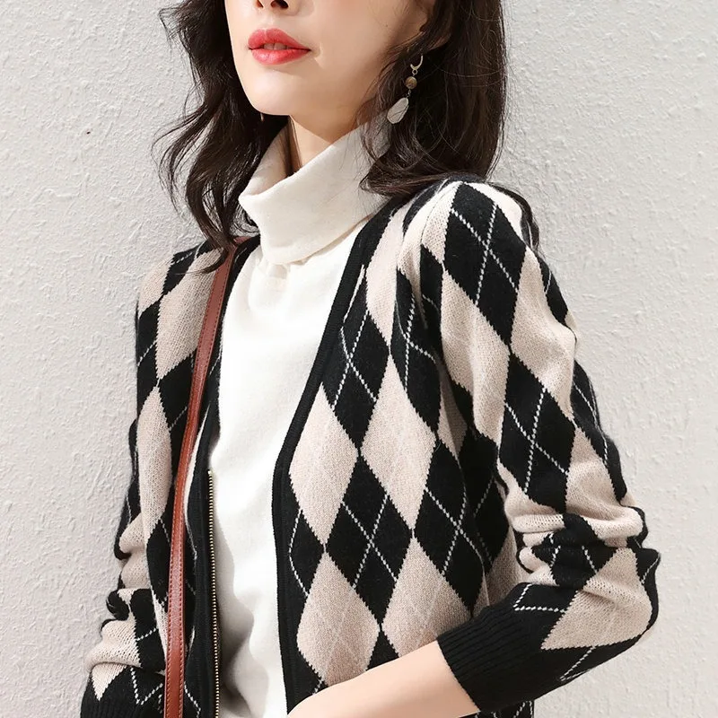 Sparsil Women Winter V-Neck 100% Cashmere Cardigans With Zipper Argyle Design Soft Warm Fashion Women Knitted Coat Rib Cuff
Sparsil Women Winter V-Neck 100% Cashmere Cardigans With Zipper Argyle Design Soft Warm Fashion Women Knitted Coat Rib Cuff