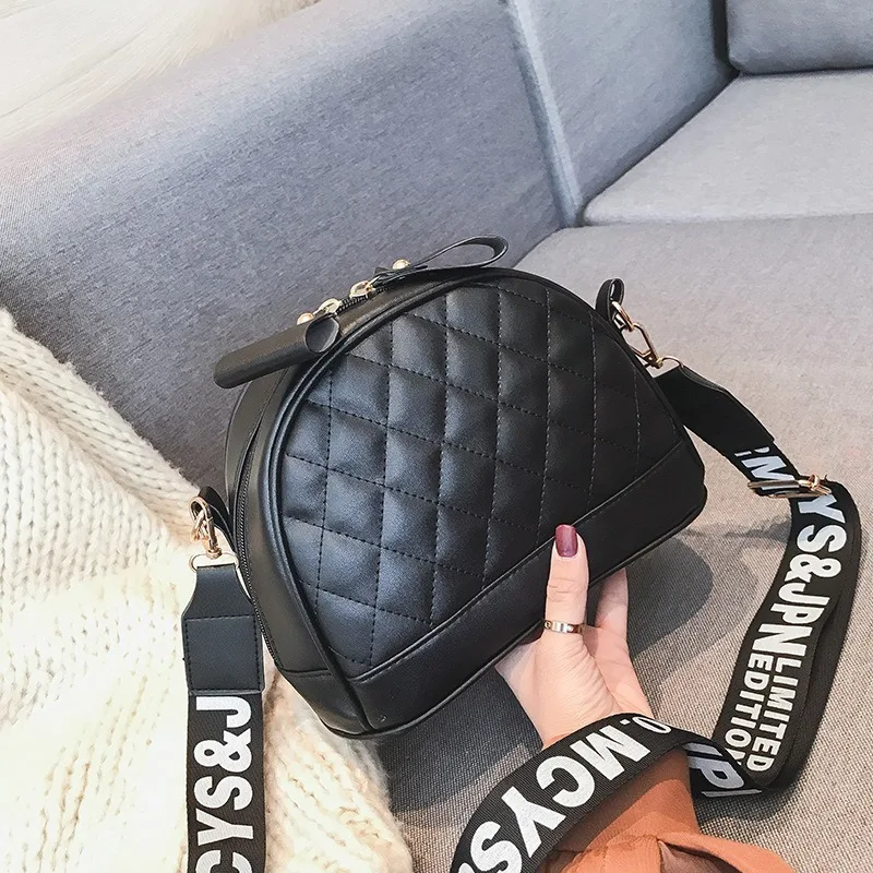 Fashion bag women 2020 new rhomboid ladies bag personality broadband shoulder bag simple and versatile temperament messenger bag
Fashion bag women 2020 new rhomboid ladies bag personality broadband shoulder bag simple and versatile temperament messenger bag