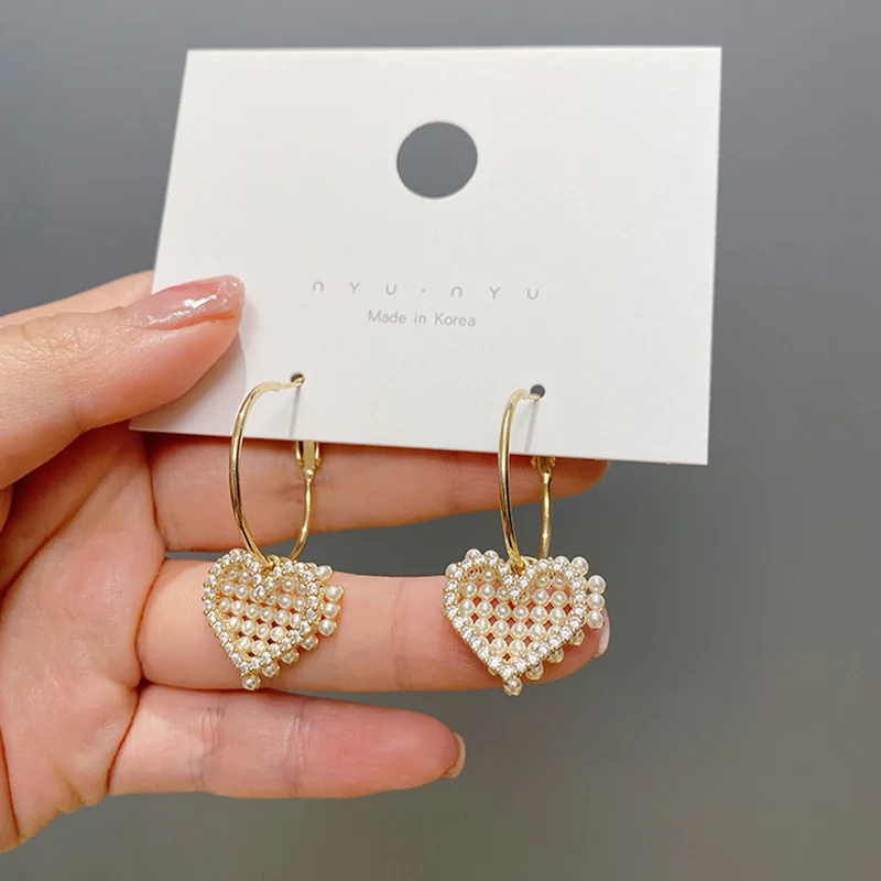 2020 Pearl Hollow Love Heart Earrings Korean Temperament Fashion Luxury Sweet Dangle Earrings for Women
2020 Pearl Hollow Love Heart Earrings Korean Temperament Fashion Luxury Sweet Dangle Earrings for Women
