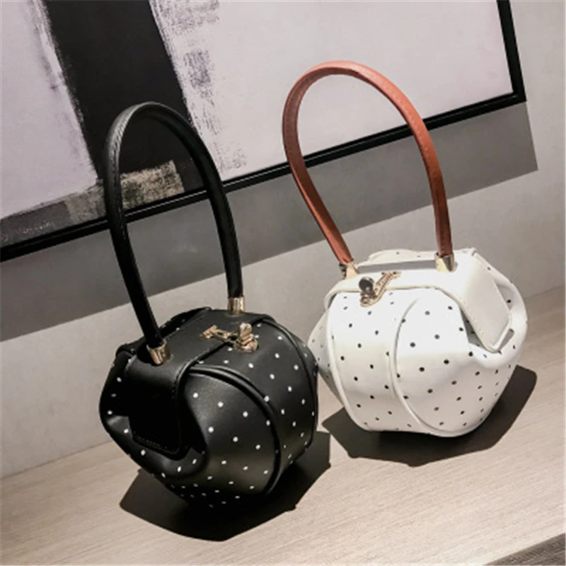 Personality Long Section Pu Leather Handle Handbag For Ladies Fashion Casual Semi-circular Dumplings Package Bolsa Feminina
Personality Long Section Pu Leather Handle Handbag For Ladies Fashion Casual Semi-circular Dumplings Package Bolsa Feminina