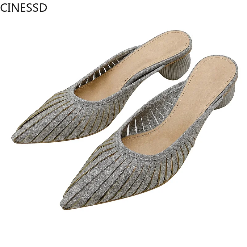 2020 Women Slippers Loafers Fretwork Pointed Toe Med Heels Female Sexy Ladies Mules Cover Toe Strange Style Heel Woman Shoes
2020 Women Slippers Loafers Fretwork Pointed Toe Med Heels Female Sexy Ladies Mules Cover Toe Strange Style Heel Woman Shoes