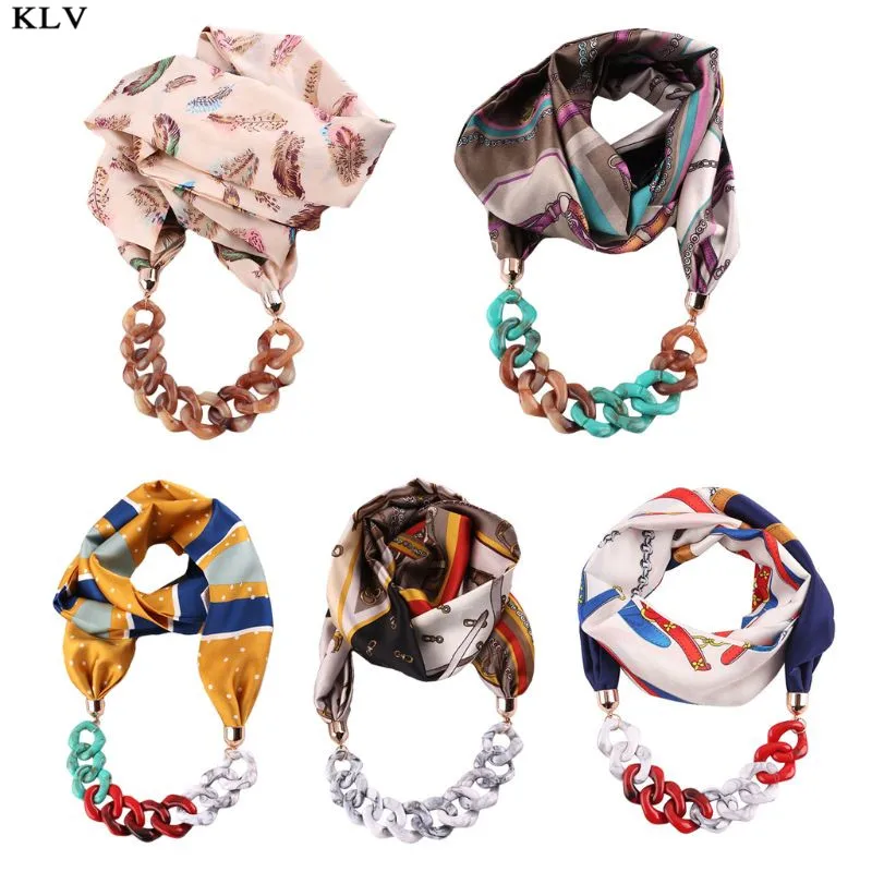 Women Ethnic Retro Neckerchief Infinity Scarf with Chain Pendant Colored Polka Dot Feather Print Imitation Silk Jewelry Necklace
Women Ethnic Retro Neckerchief Infinity Scarf with Chain Pendant Colored Polka Dot Feather Print Imitation Silk Jewelry Necklace