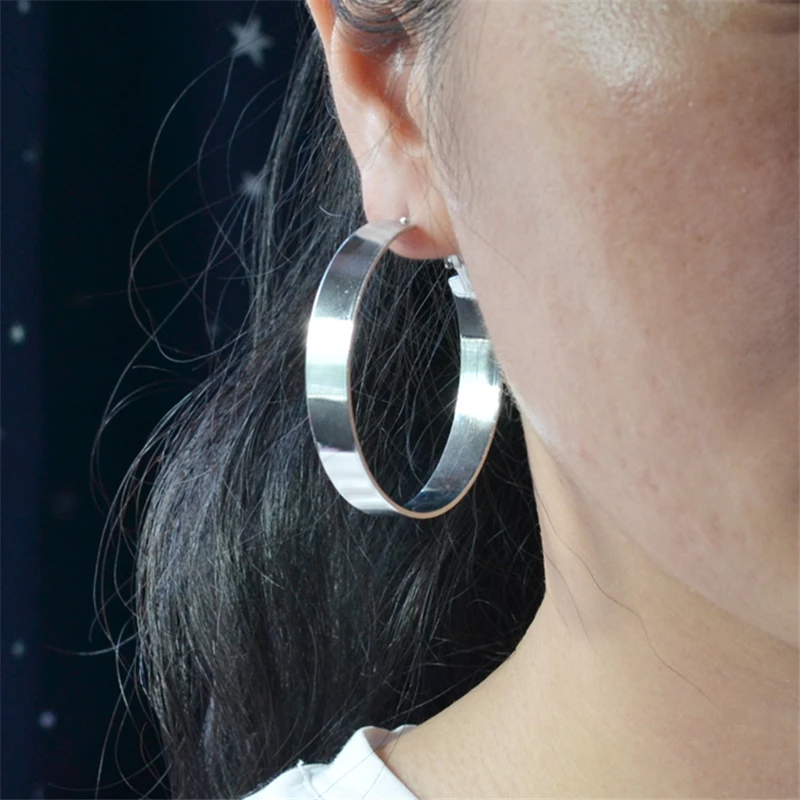 Clip on ear Earrings for women without piercing Big circle gold silver loop Fashion jewelry New Exaggerated punk Ladies earrings
Clip on ear Earrings for women without piercing Big circle gold silver loop Fashion jewelry New Exaggerated punk Ladies earrings