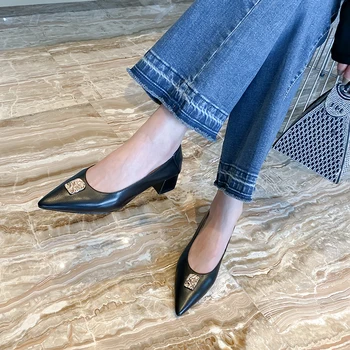 Women Pumps Black Med heels Lady Genuine leather Thick with Autumn Pointed Single Shoes Female Footwear Chaussures femme 34-39
Women Pumps Black Med heels Lady Genuine leather Thick with Autumn Pointed Single Shoes Female Footwear Chaussures femme 34-39