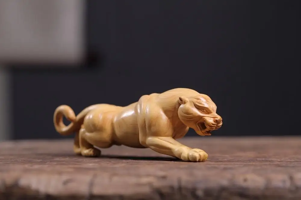 The leopard is suitable to be placed on the bookshelf of the office desk, the boss's table and the tea table
The leopard is suitable to be placed on the bookshelf of the office desk, the boss's table and the tea table