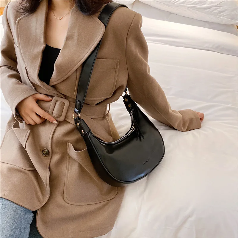 Small Black Box 2019 Autumn And Winter New Style Non-mainstream Design Fashionable Ox Horn-Shaped Dumplings Shoulder Bag Online
Small Black Box 2019 Autumn And Winter New Style Non-mainstream Design Fashionable Ox Horn-Shaped Dumplings Shoulder Bag Online
