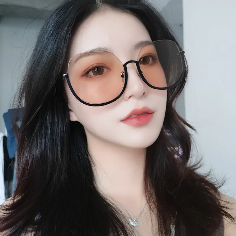 Fashion Classic Half Frame Large Frame Round Face Sun Glasses Personalized Street Shooting All-match Metal Sunglasses
Fashion Classic Half Frame Large Frame Round Face Sun Glasses Personalized Street Shooting All-match Metal Sunglasses
