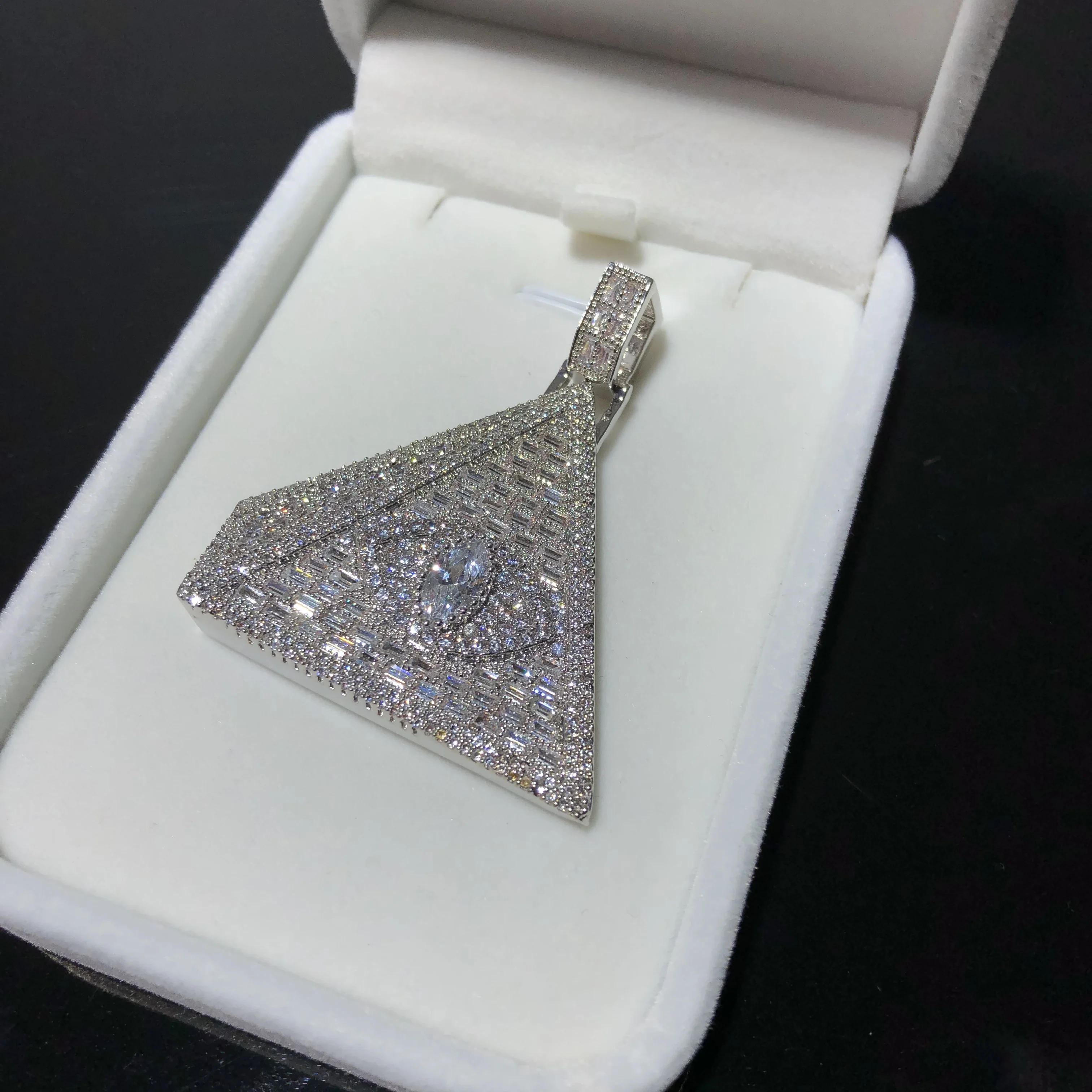

gold and white gold Baguettes Pyramid pendant