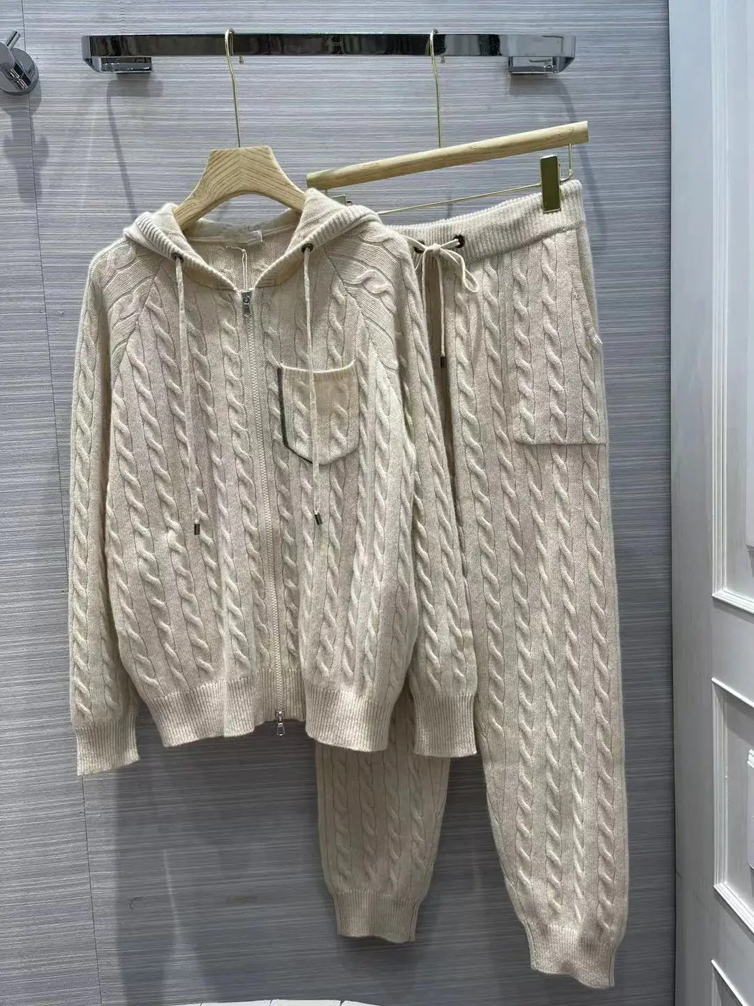 Autumn Winter Cashmere Knitted 2 Pieces Set Women Hooded Cardigan Sweater + Waist Elastic Long Pants 2021 Sweater Set Female
Autumn Winter Cashmere Knitted 2 Pieces Set Women Hooded Cardigan Sweater + Waist Elastic Long Pants 2021 Sweater Set Female