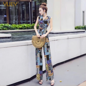 Female Jumpsuit Floral Printed One Piece Suit Summer Overall Retro Fashion V-neck Sleeveless High-waisted Lace-up Trousers
Female Jumpsuit Floral Printed One Piece Suit Summer Overall Retro Fashion V-neck Sleeveless High-waisted Lace-up Trousers
