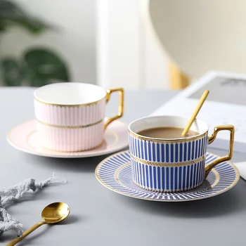 High Tea Cups and Saucers Set Ceramic European Ceramic Coffee Cup and Saucer Set Espresso Cups Tea Cup Kubek Spoon Home LZI065
High Tea Cups and Saucers Set Ceramic European Ceramic Coffee Cup and Saucer Set Espresso Cups Tea Cup Kubek Spoon Home LZI065