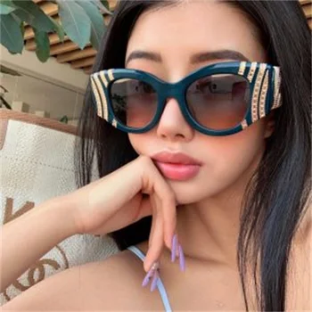 Luxury Diamond 2020 Trending Sunglasses Women Vintage Big frame Cat eye sunglasses Female Gradient rivet glasses Oculos uv400
Luxury Diamond 2020 Trending Sunglasses Women Vintage Big frame Cat eye sunglasses Female Gradient rivet glasses Oculos uv400