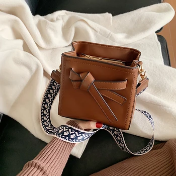 Textured bucket bag women's new autumn and winter fashion shoulder bag foreign style Korean version of the wild messenger bag
Textured bucket bag women's new autumn and winter fashion shoulder bag foreign style Korean version of the wild messenger bag