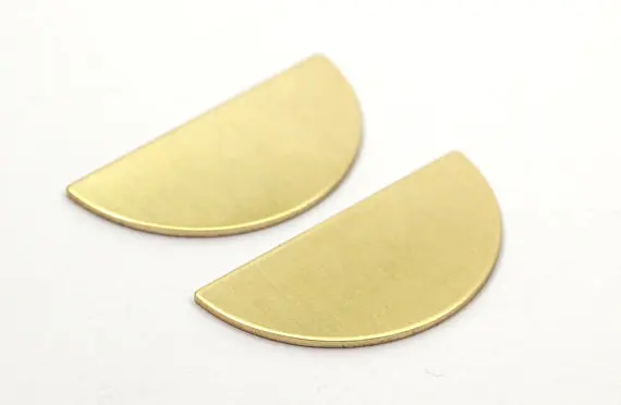10 Raw Brass Semi Circle Blanks No hole (30x15x0.80 mm)
10 Raw Brass Semi Circle Blanks No hole (30x15x0.80 mm)