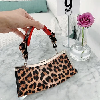 Trend Bag Women Leopard Print Handbag Stylish Crossbody Shoulder Bag Female Vintage Baguette Bag Irregular Metal Frame Hand Purs 
Trend Bag Women Leopard Print Handbag Stylish Crossbody Shoulder Bag Female Vintage Baguette Bag Irregular Metal Frame Hand Purs