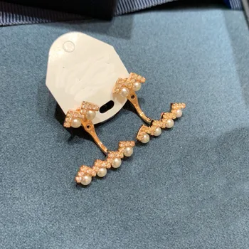 UMGODLY Luxury Brand Yellow Gold Color Wave Zigzag Stud Earrings with Pearls Cubic Zirconia Women Jewelry
UMGODLY Luxury Brand Yellow Gold Color Wave Zigzag Stud Earrings with Pearls Cubic Zirconia Women Jewelry