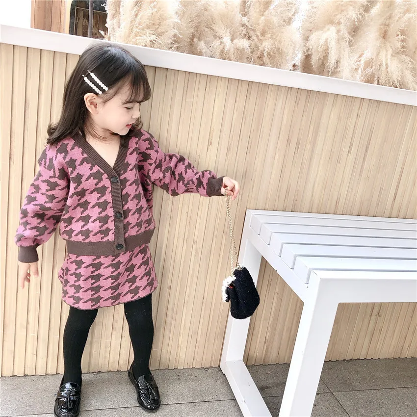 Girls Spring New Long Sleeve Fashion Pattern Wool Knitted Cardigan Tops with Skirts Set 2020 Children Two Pieces Knitwear Suits
Girls Spring New Long Sleeve Fashion Pattern Wool Knitted Cardigan Tops with Skirts Set 2020 Children Two Pieces Knitwear Suits