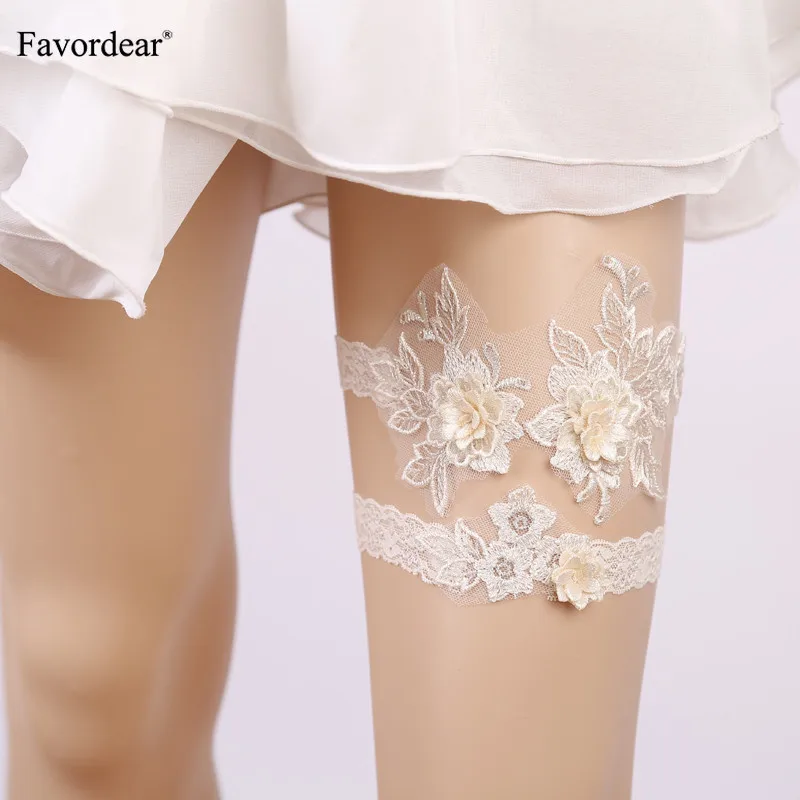 

Favordear Wedding Accessories White Champagne Lace Flower Wedding Garter 2 PC Fashion Bridal Garter for Women/Bride