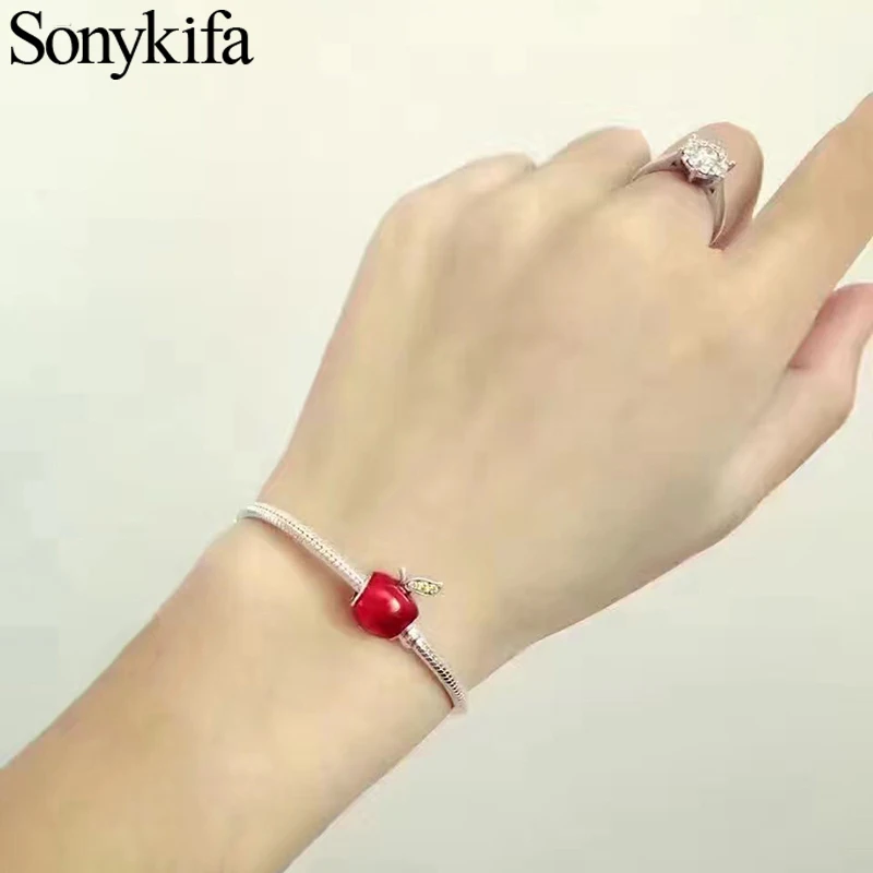 charm heart-shaped small red apple bracelet zirconia silver snake bone chain simple and Fine bracelet ladies fashion jewelry
charm heart-shaped small red apple bracelet zirconia silver snake bone chain simple and Fine bracelet ladies fashion jewelry