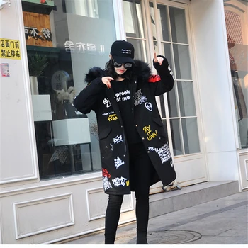 Printed Letters Large Fur Collar Thick Cotton Women 2019 Winter Personality New Street Long Hooded Cotton Jacket Female Outwear
Printed Letters Large Fur Collar Thick Cotton Women 2019 Winter Personality New Street Long Hooded Cotton Jacket Female Outwear