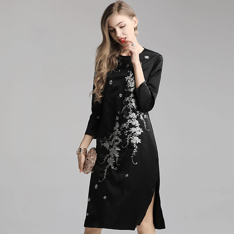 Spring and autumn The New cheongsam dress Chinese style embroidery O-neck Loose womens A-Line dress plus size M-4XL 
Spring and autumn The New cheongsam dress Chinese style embroidery O-neck Loose womens A-Line dress plus size M-4XL