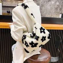 Fashion Flower Faux Fur Women Shoulder Bag Winter Fluffy Plush Mini Handbag and Purse Designer Small Armpit Bags for Women 2021
Fashion Flower Faux Fur Women Shoulder Bag Winter Fluffy Plush Mini Handbag and Purse Designer Small Armpit Bags for Women 2021