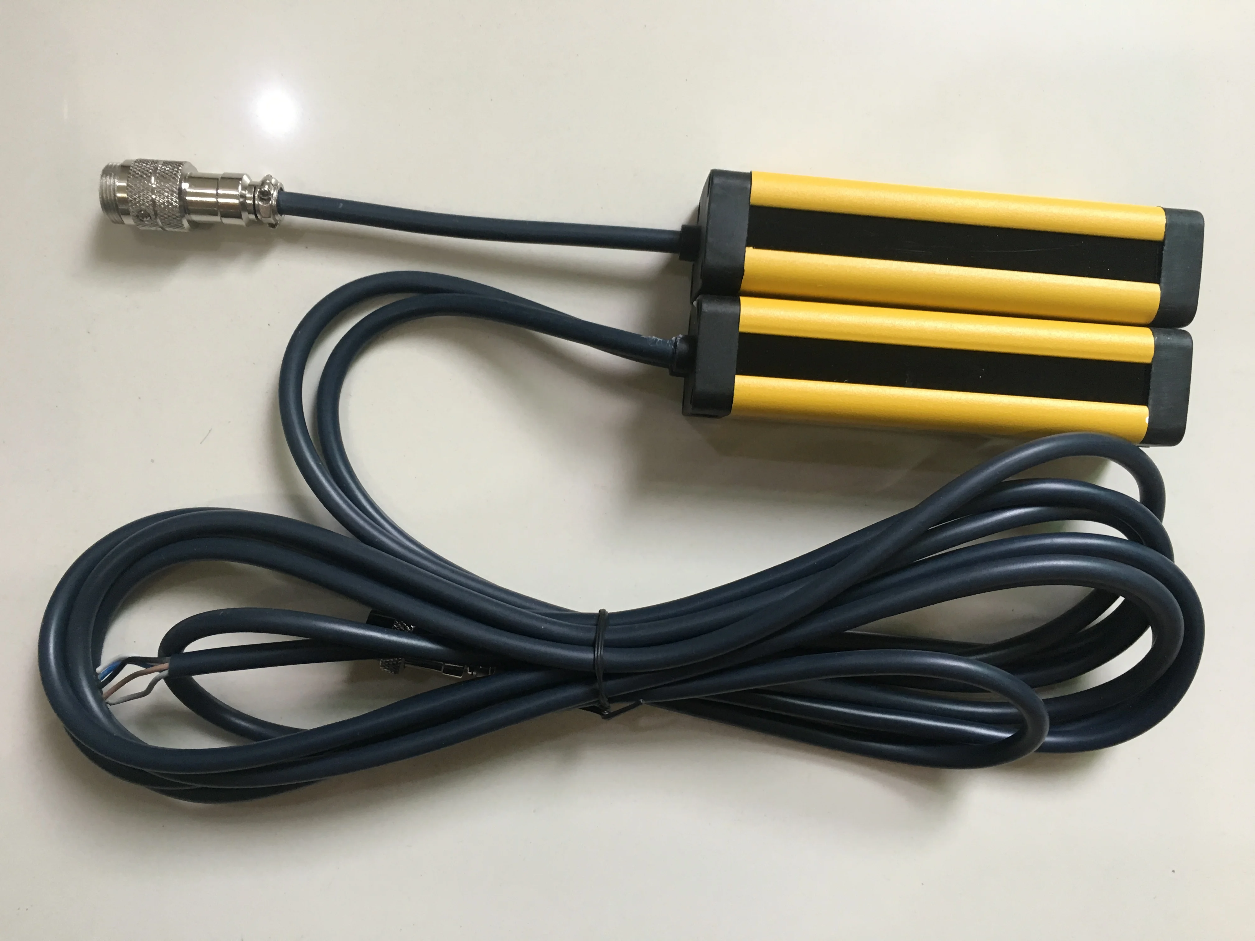 4 beams 20MM relay output protecter 4 beams light curtain safety grating hydraulic protection punch profession
4 beams 20MM relay output protecter 4 beams light curtain safety grating hydraulic protection punch profession