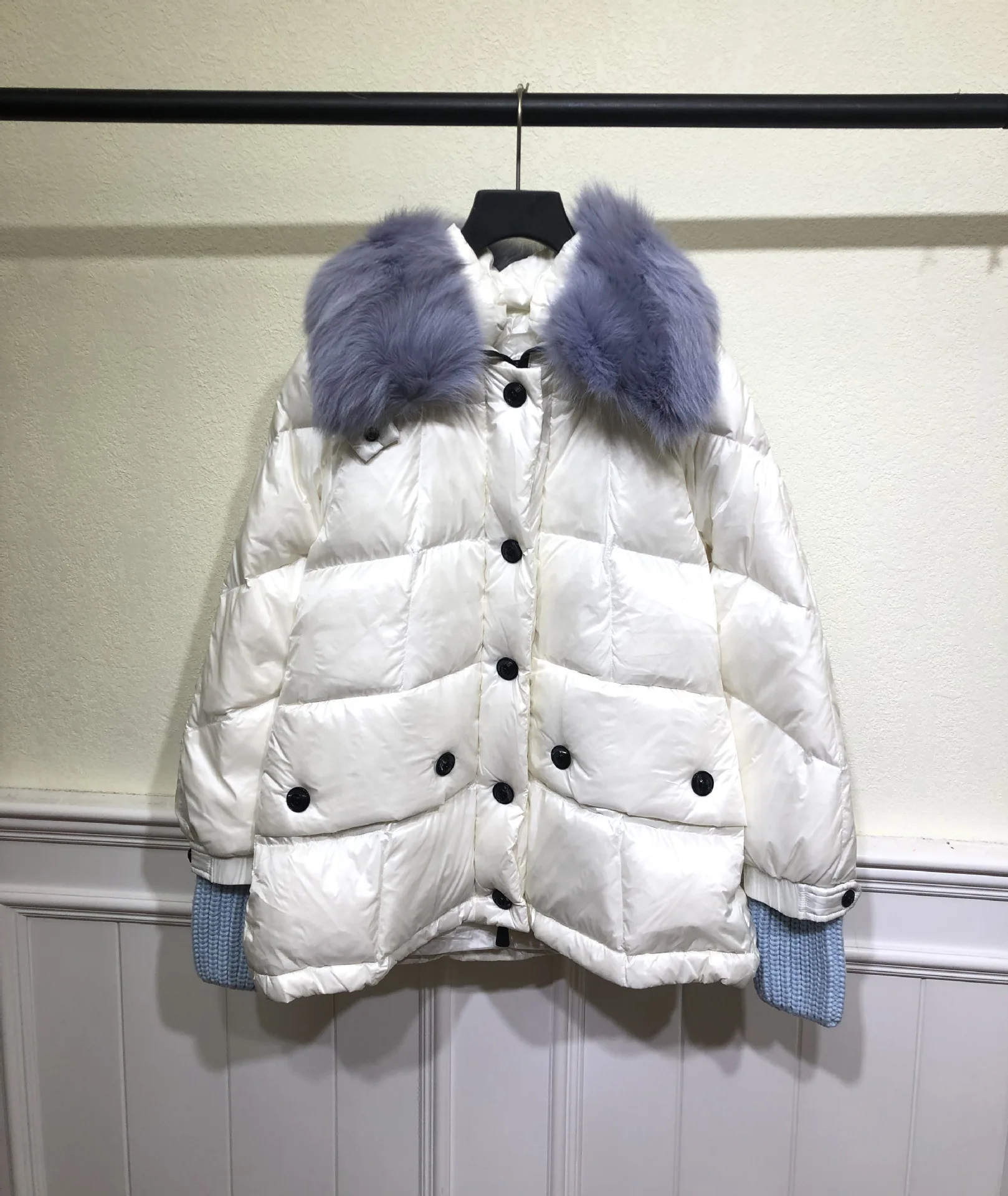 2019 Winter New Fox Hair Large Wool Collar Loose and Versatile Thick Short Down Coat for Women Coat Women Down Jacket
2019 Winter New Fox Hair Large Wool Collar Loose and Versatile Thick Short Down Coat for Women Coat Women Down Jacket