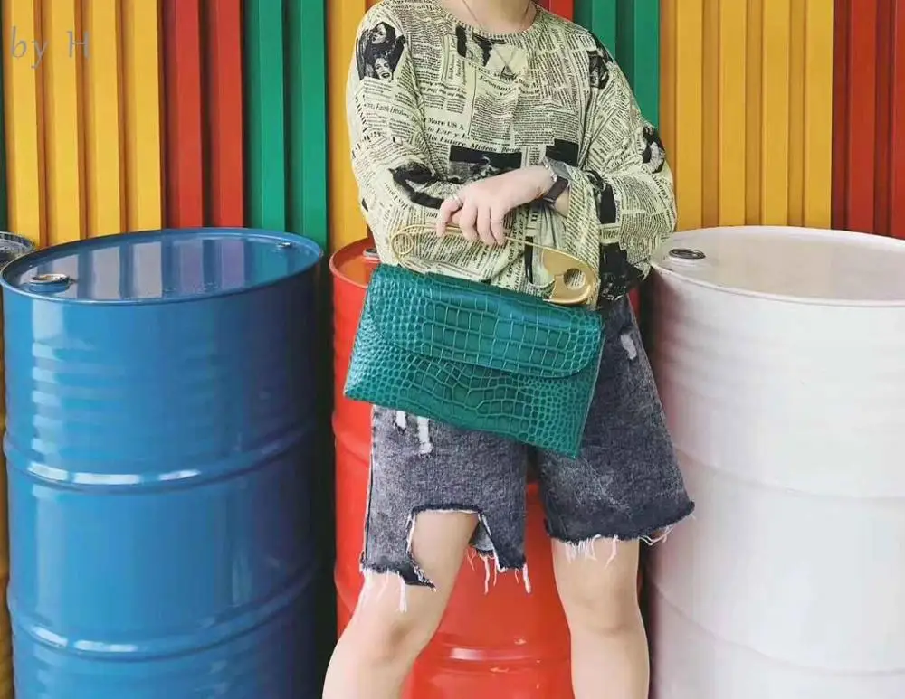 by H October Newest Big Pin Deco Alligator Embossed Doctor Box Bag Fashion Designer Crocodile Print Shoulder Bag Green Pin Bag
by H October Newest Big Pin Deco Alligator Embossed Doctor Box Bag Fashion Designer Crocodile Print Shoulder Bag Green Pin Bag