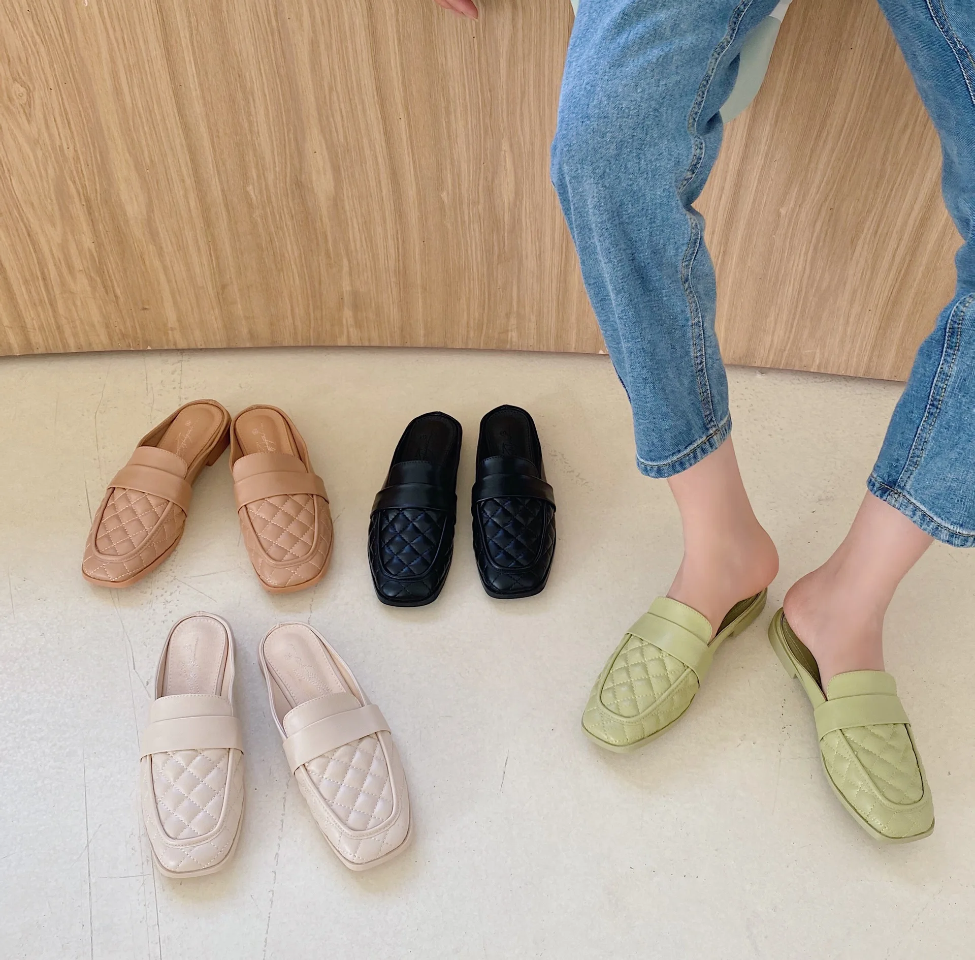 Brand Plaid Sewing Mules Woman Square Toe Slipper Patchwork Low Heels Slides Fashion Shallow Slip on Shoes Zapatos De Mujer
Brand Plaid Sewing Mules Woman Square Toe Slipper Patchwork Low Heels Slides Fashion Shallow Slip on Shoes Zapatos De Mujer