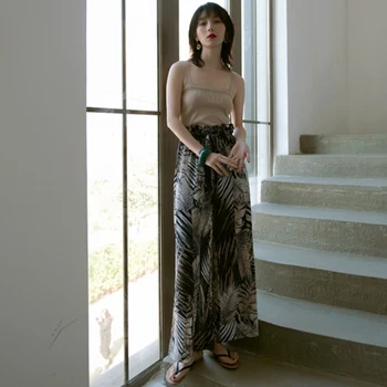 Woman In Retro Printed Loose Wide Leg Pants Bohemian High Waist Lace Summer Trousers Women Vacation Style Slim Ladies Trousers
Woman In Retro Printed Loose Wide Leg Pants Bohemian High Waist Lace Summer Trousers Women Vacation Style Slim Ladies Trousers