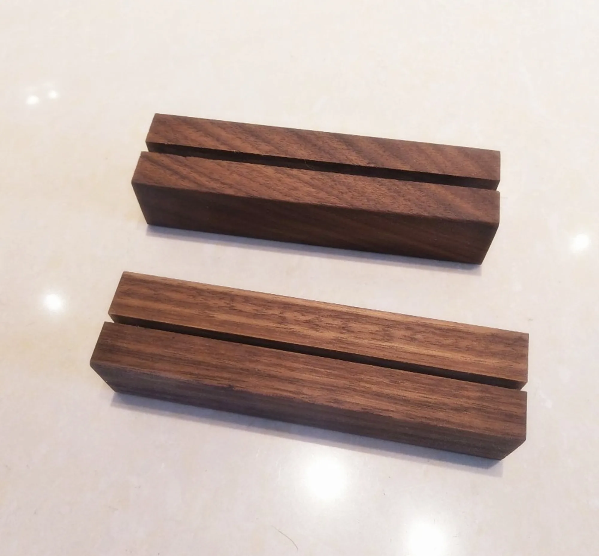 2PCS Walnut Wood Stand,Retail Signage Holder,Place Card, Business Card Holder,Rustic Acrylic Sign Holders
2PCS Walnut Wood Stand,Retail Signage Holder,Place Card, Business Card Holder,Rustic Acrylic Sign Holders