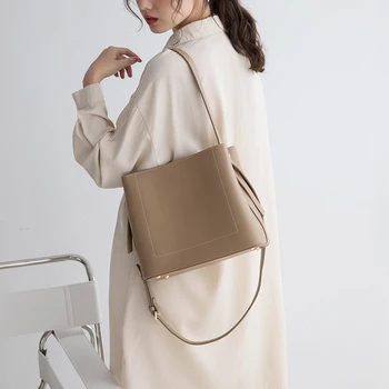 VENOF Large Capacity Women Genuine Leather Shoulder Bag Fashion Elegant Tote Bag Female Messenger Bag Luxury Handbags For Women
VENOF Large Capacity Women Genuine Leather Shoulder Bag Fashion Elegant Tote Bag Female Messenger Bag Luxury Handbags For Women