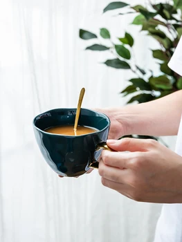 Creative Porcelain Coffee Cup with Handle Cute Colorful Office Tea Cups European High Ceramic Copo Com Canudo Container LL50CC
Creative Porcelain Coffee Cup with Handle Cute Colorful Office Tea Cups European High Ceramic Copo Com Canudo Container LL50CC