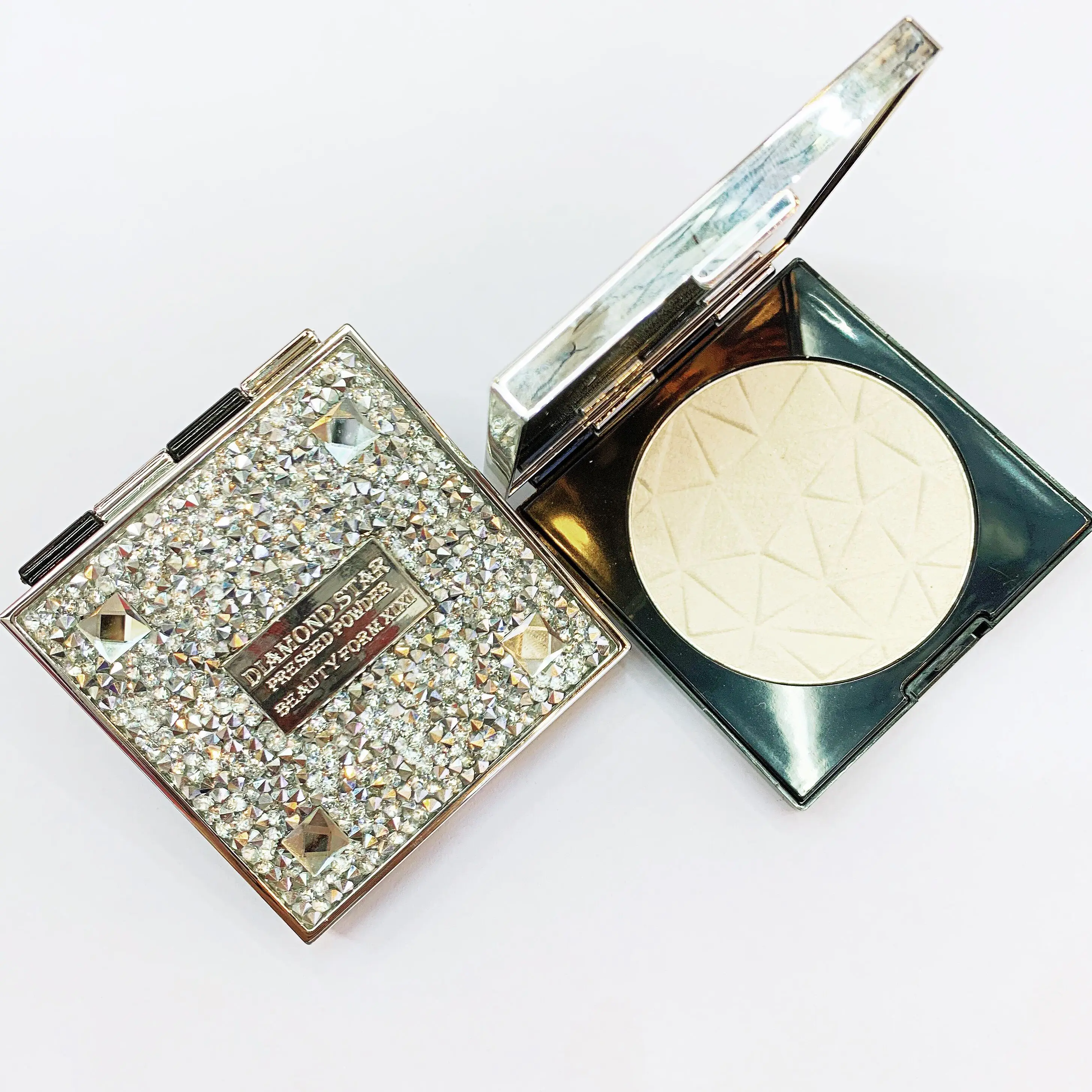 Starry Diamond Facial Makeup Natural Glitter Highlight Shimmer Pressed Powder Face contour Repair Cosmetic Beauty from XIXI
Starry Diamond Facial Makeup Natural Glitter Highlight Shimmer Pressed Powder Face contour Repair Cosmetic Beauty from XIXI
