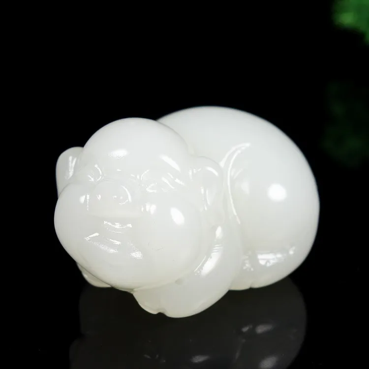 Natural jade Xinjiang Hetian jade white jade seed material lanolin jade boutique handpieces Zhaocai jade pig statue
Natural jade Xinjiang Hetian jade white jade seed material lanolin jade boutique handpieces Zhaocai jade pig statue