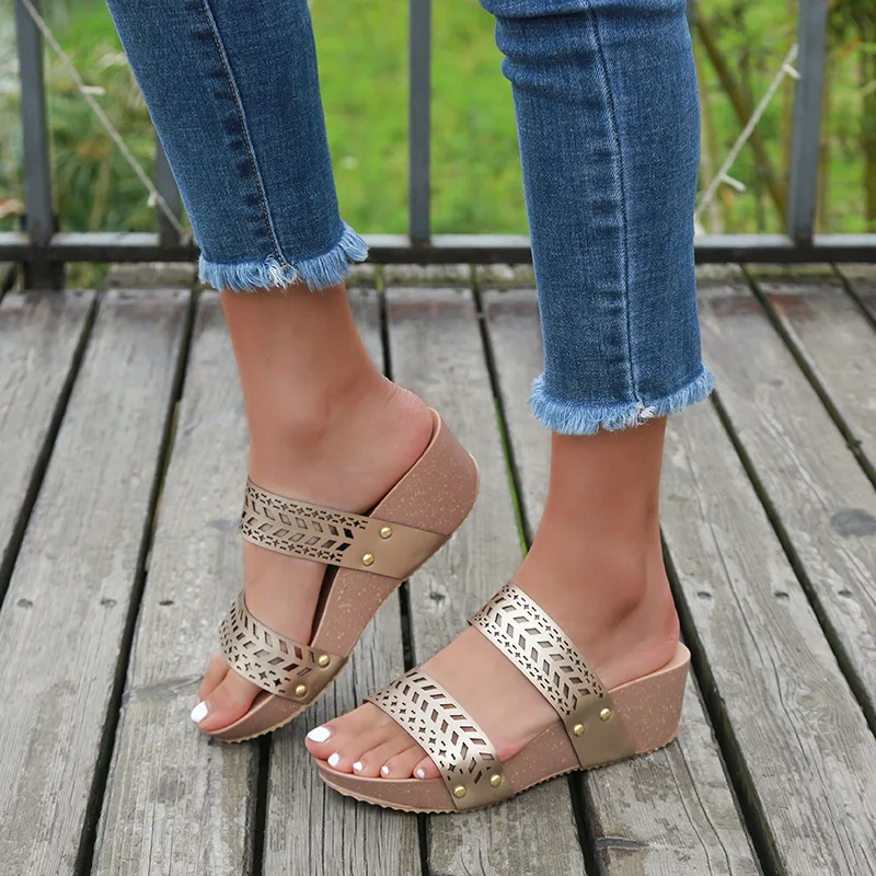 Thick Soles Laser Sandals Women 2020 Summer High Heel Simplicity Fashion Platform Slippers Wedges Beach Shoes Open Toe Casual
Thick Soles Laser Sandals Women 2020 Summer High Heel Simplicity Fashion Platform Slippers Wedges Beach Shoes Open Toe Casual