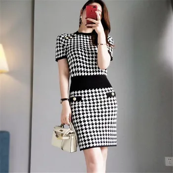 Houndstooth Plaid Two Piece Set Women O-Neck Short Sleeve Knitted Tops + High Waist Mini Pencil Skirts Set Buttons Knitwear A862
Houndstooth Plaid Two Piece Set Women O-Neck Short Sleeve Knitted Tops + High Waist Mini Pencil Skirts Set Buttons Knitwear A862