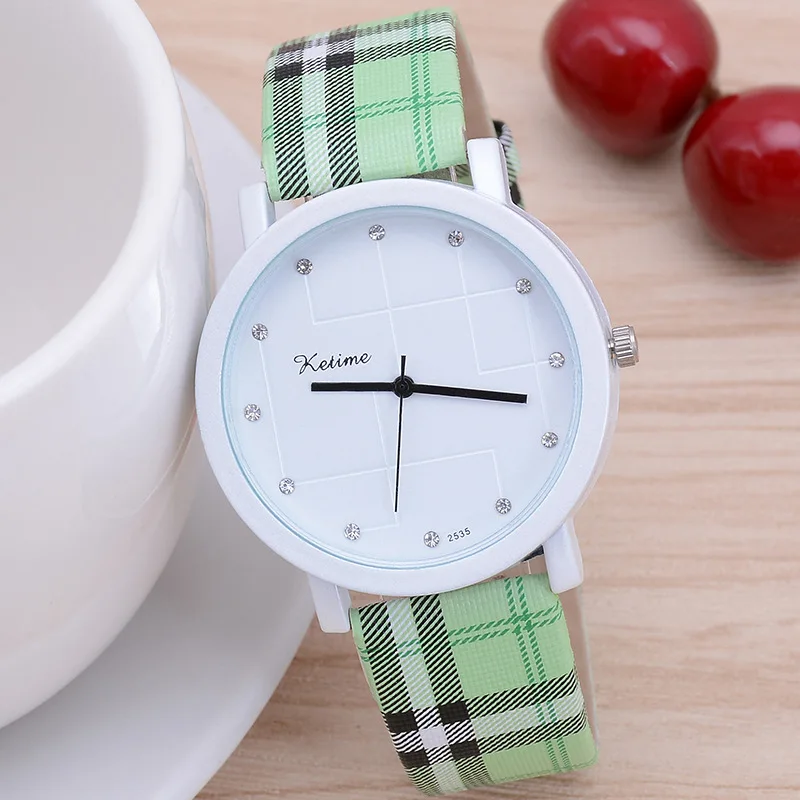 Retro Striped lattice Women's Watches Ore Glass Rhinestones Dial WristWatch canvas Strap Clock Quartz Watch relojes de mujer
Retro Striped lattice Women's Watches Ore Glass Rhinestones Dial WristWatch canvas Strap Clock Quartz Watch relojes de mujer