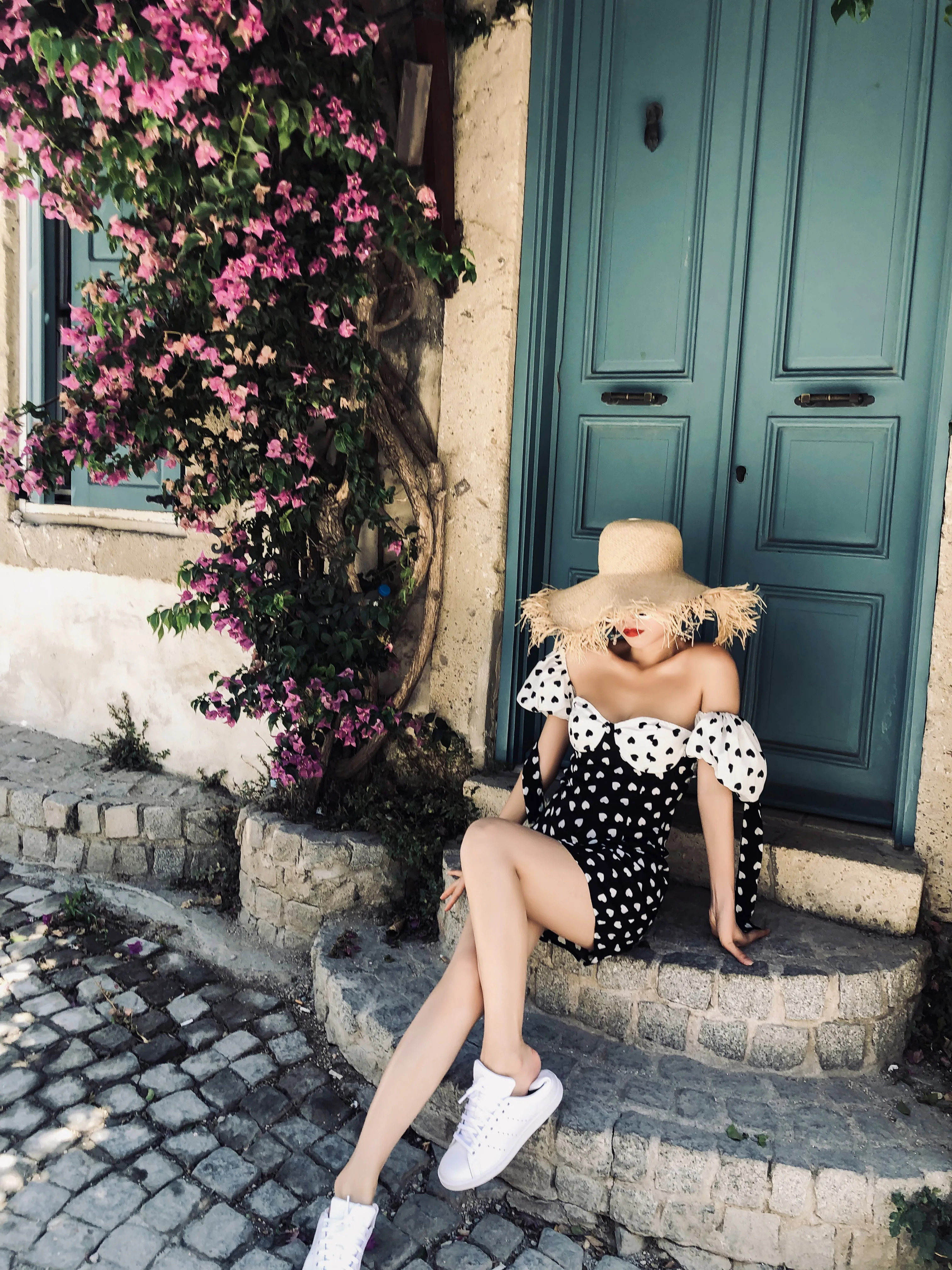 Women Dress Silk Black and White Love Print Wipes Dress
Women Dress Silk Black and White Love Print Wipes Dress