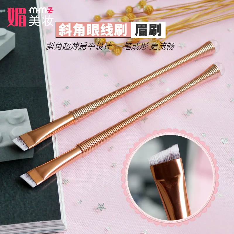 The new spot eyebrow is brushed brush rose gold thread make-up small pretty waist single eye makeup brush eyeliner brush
The new spot eyebrow is brushed brush rose gold thread make-up small pretty waist single eye makeup brush eyeliner brush