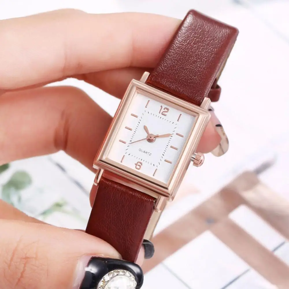 2019 Vintage Belt Watch Simple Square Scale Dial Ladies Fashion Quartz Watch Fashion Women Watches Leather Quartz reloj mujer
2019 Vintage Belt Watch Simple Square Scale Dial Ladies Fashion Quartz Watch Fashion Women Watches Leather Quartz reloj mujer
