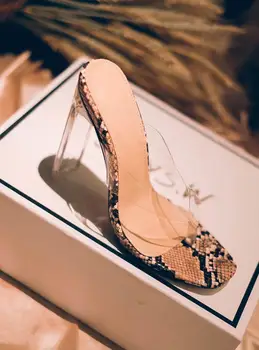 Transperant PVC Jelly Flip Flops Crystal Open Toe Perspex Sike High Heels Crystal Women Transparent Heel Sandals Slippers Pumps
Transperant PVC Jelly Flip Flops Crystal Open Toe Perspex Sike High Heels Crystal Women Transparent Heel Sandals Slippers Pumps