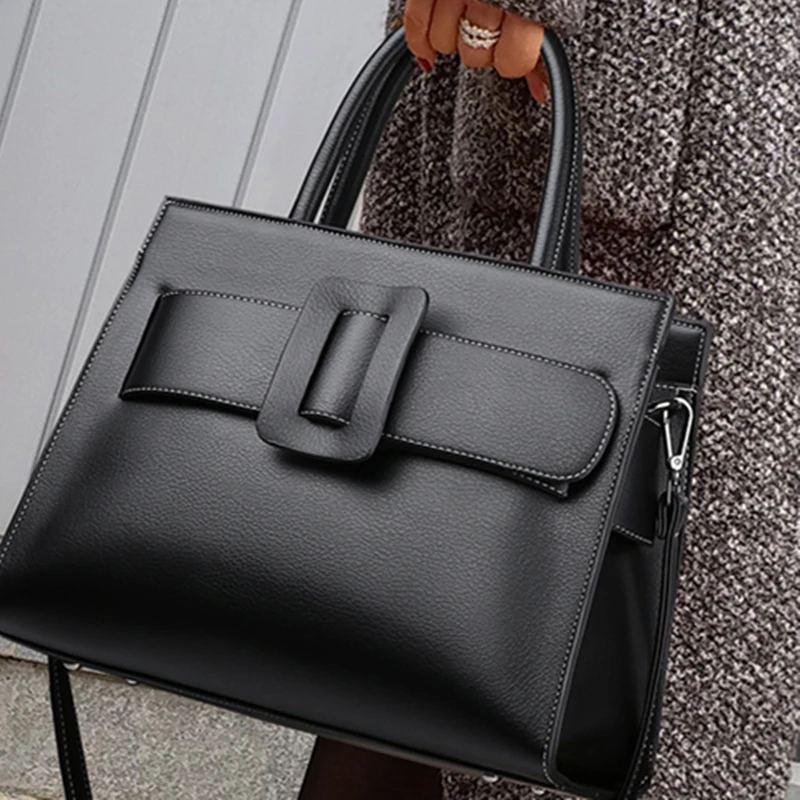 Famous Designer Solid Women Leather Handbags 2022 Luxury Fashion Shoulder Messenger Bags Large Capacity Casual Totes Louis Bags 
Famous Designer Solid Women Leather Handbags 2022 Luxury Fashion Shoulder Messenger Bags Large Capacity Casual Totes Louis Bags