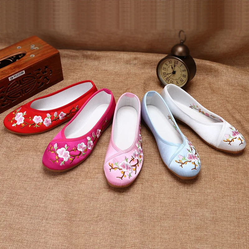 With Cheongsam Chinese Clothing Antique Style Embroidered Shoes Women's Satin Surface Ancient Costume Plum Flat Anti-slip Mom Sh
With Cheongsam Chinese Clothing Antique Style Embroidered Shoes Women's Satin Surface Ancient Costume Plum Flat Anti-slip Mom Sh
